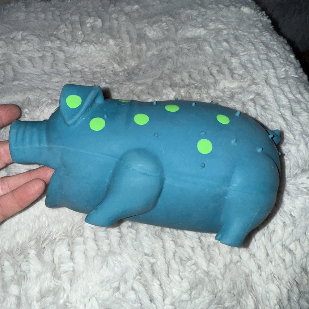 Dog Toys Large Latex Pig that Grunts And‎ 1 Star Wars Squeekie  5045